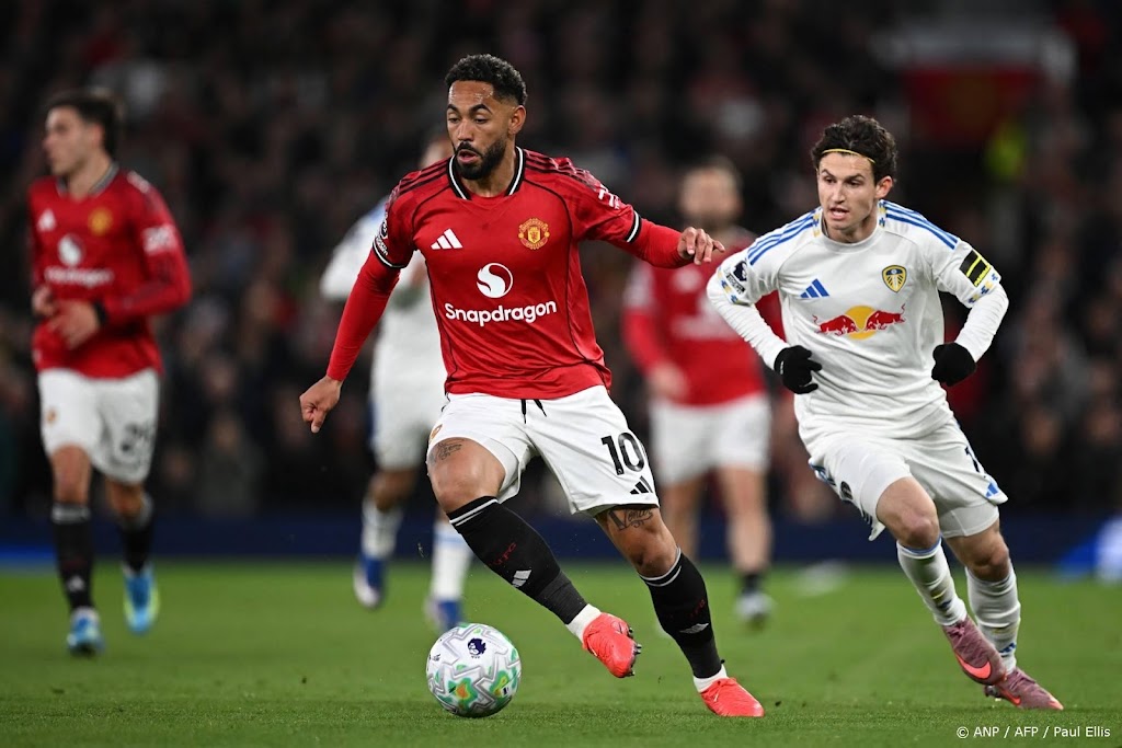 Manchester United met tien man onderuit tegen Leeds