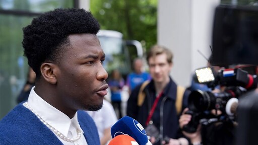 Claude haalt schouders op na lek: het is prima