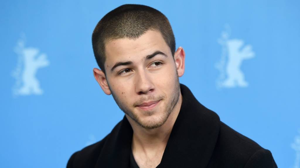 Nick Jonas stelt nieuwe liefje voor aan familie