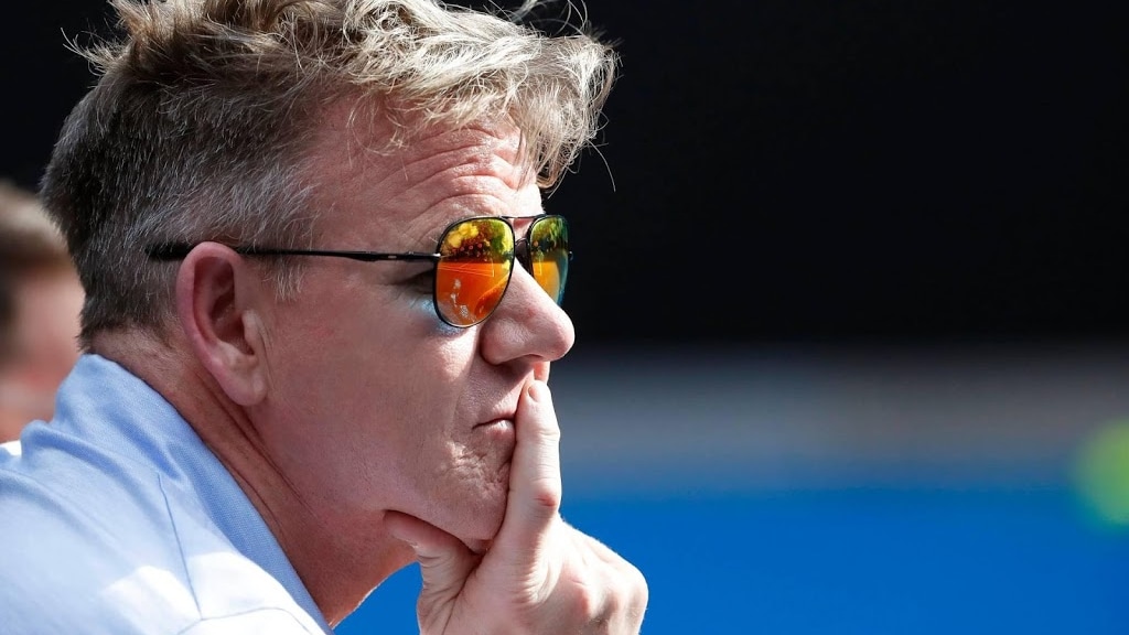 Chef-kok Gordon Ramsay feliciteert geslaagden met gratis pizza