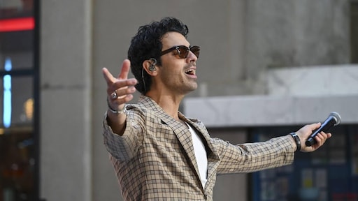 Joe Jonas lijkt komst van derde Camp Rock-film te verklappen
