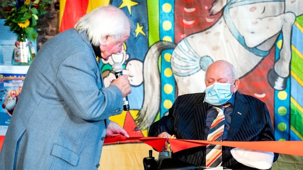 Bas en Aad van Toor openen Bassie & Adriaan-expositie