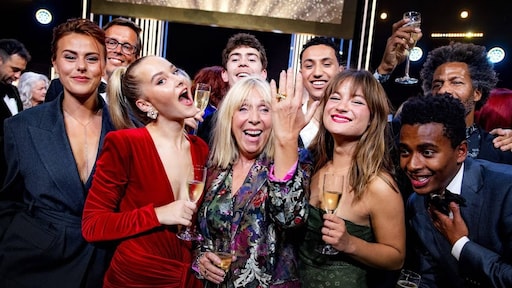 Makers Oogappels ontvangen eretitel voor boekenbijdrage: 'Zeer erkentelijk'