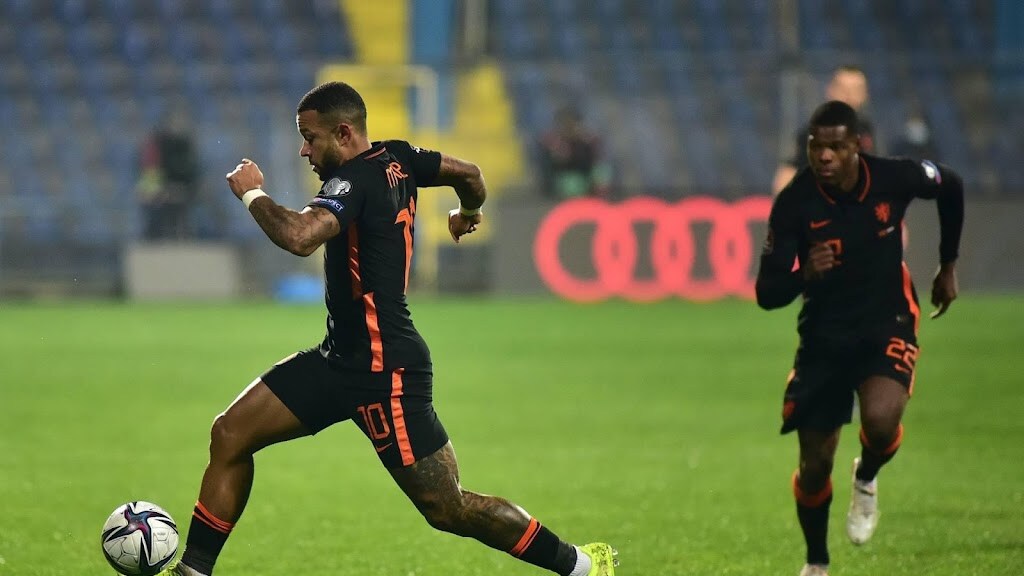 Depay vindt Oranje 'superdom' na weggegeven zege