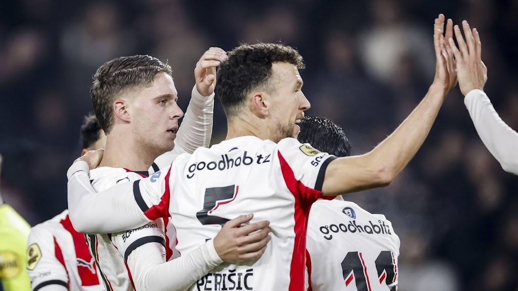 PSV wint voor tiende keer op rij, maar heeft moeite met Heracles