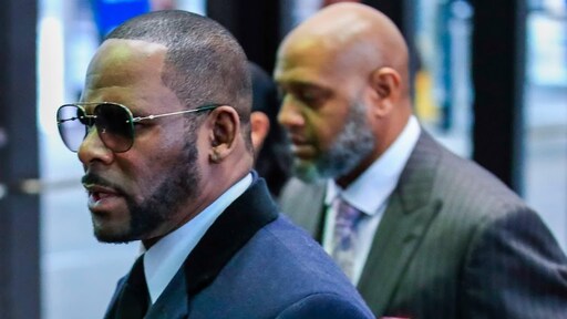 Vriendin R. Kelly verlaat de van misbruik beschuldigde zanger