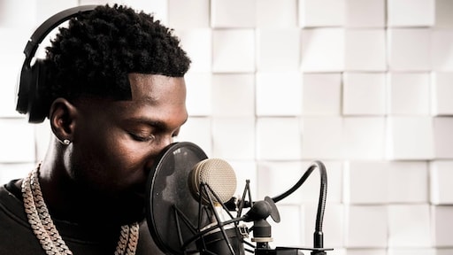 Rapper Frenna gelooft in carrière buiten Nederland