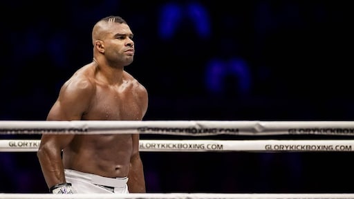 Kickbokser Overeem door Glory voor twaalf maanden geschorst
