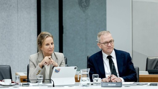 Oppositie kraakt mediaplannen Bruins: hervorming zonder keuzes