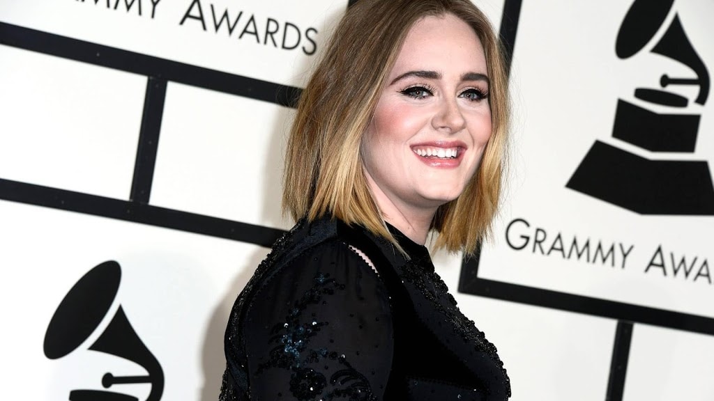 Adele en ex wonen tegenover elkaar voor zoontje
