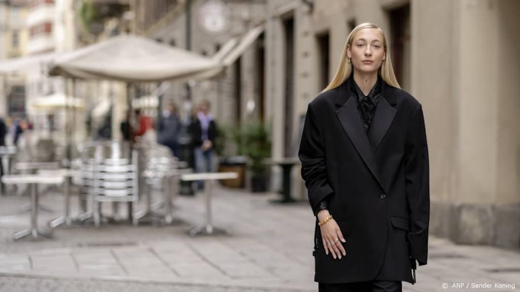 S10 plaatst jaar na songfestivaltweet nieuwe variatie: 'Hoe gaan we vanavond winnen?'