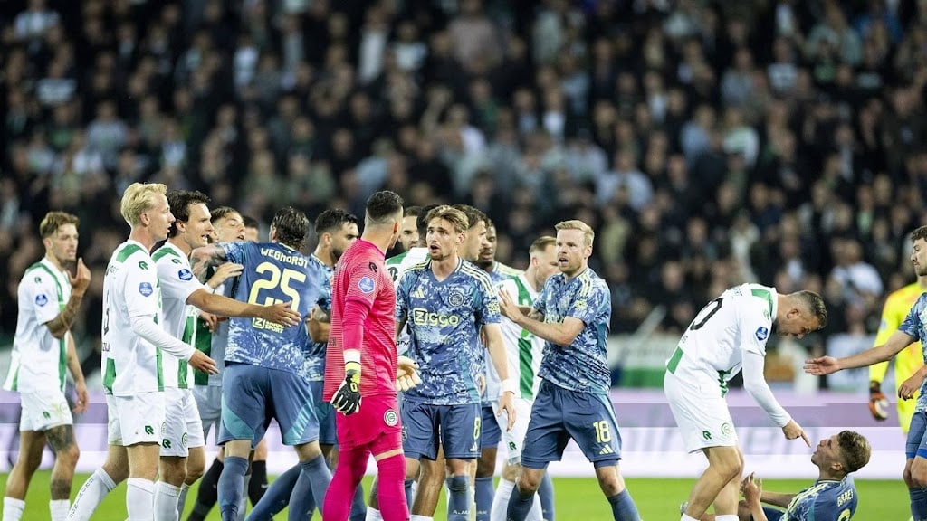 Ajax verspeelt koppositie in voorlaatste speelronde aan PSV