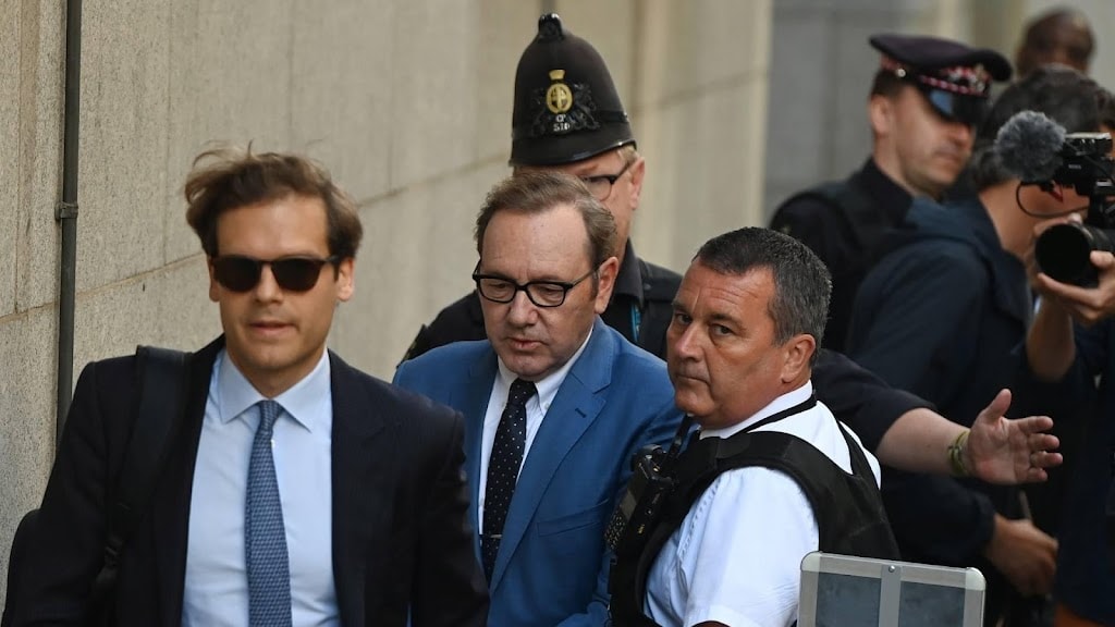 Kevin Spacey ontkent 'met klem' beschuldigingen seksueel misbruik