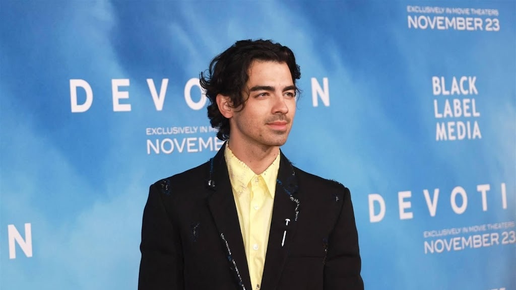 Joe Jonas open over poepen in zijn broek tijdens show