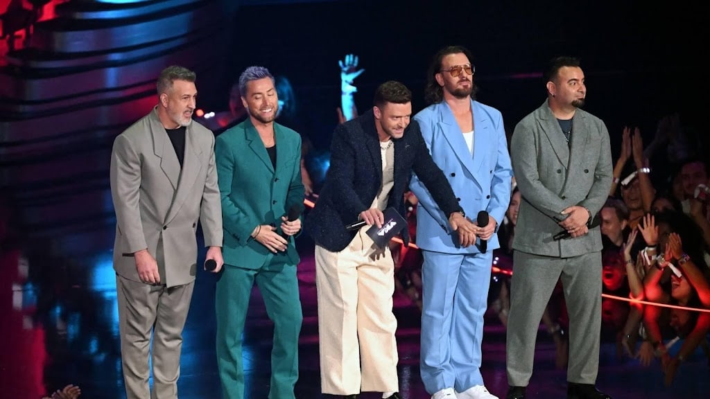 *NSYNC accepteert uitdaging Backstreet Boys voor potje golf