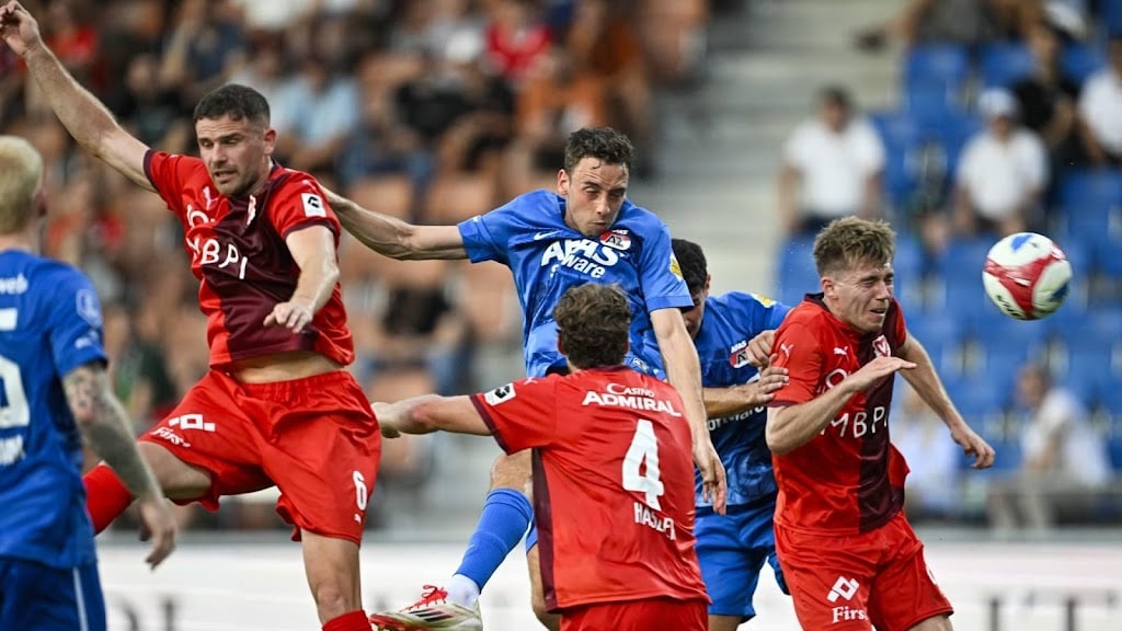 AZ met zuinige zege op Vaduz naar play-offs Conference League