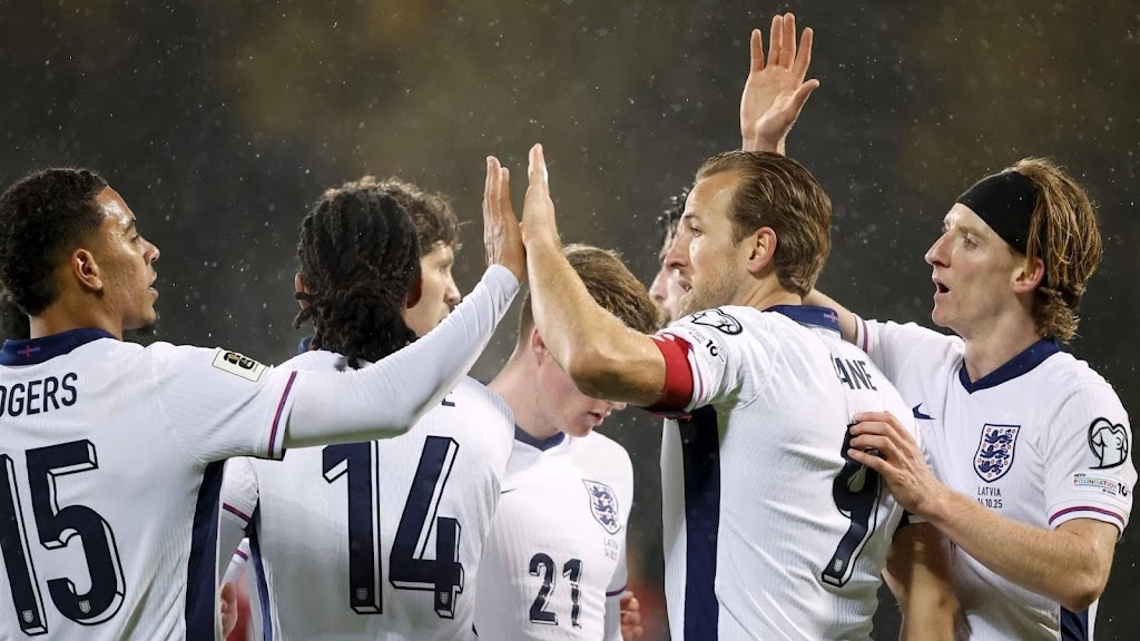Engeland stelt WK-ticket veilig met ruime overwinning bij Letland