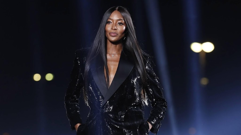 Naomi Campbell toont dochter voor het eerst op cover van Vogue
