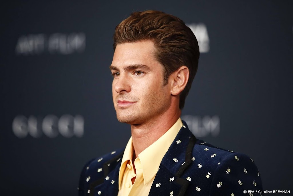 Andrew Garfield en Emily Blunt reiken SAG Awards uit RTL Boulevard