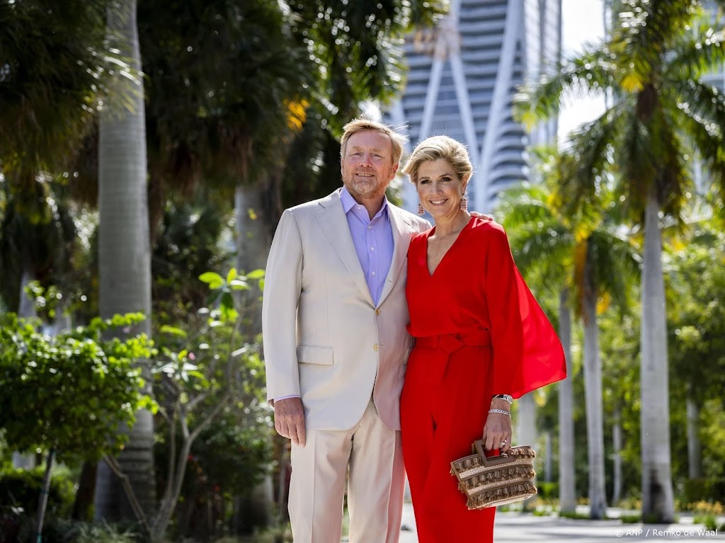 Koning leert over innovatieve technieken tegen overstromingen