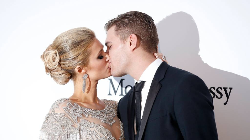 Bruiloft Paris Hilton laat nog even op zich wachten