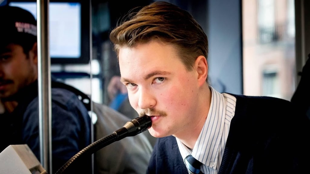 Bram Krikke aangereden door Maarten van Rossem