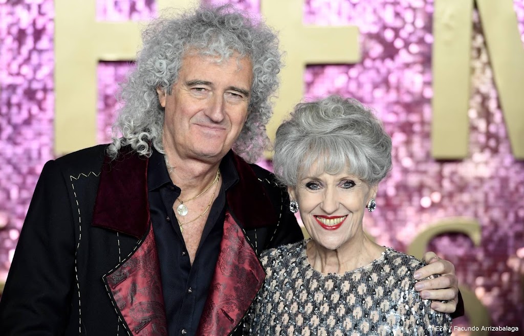Gitarist Brian May duikt op met solo bij première We Will Rock You