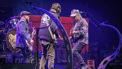 Neil Young & The Chrome Hearts aangeklaagd door gelijknamig merk