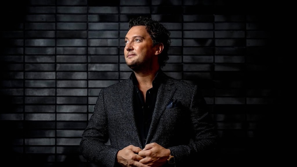 Tino Martin doneert gigantisch bedrag aan voedselbank