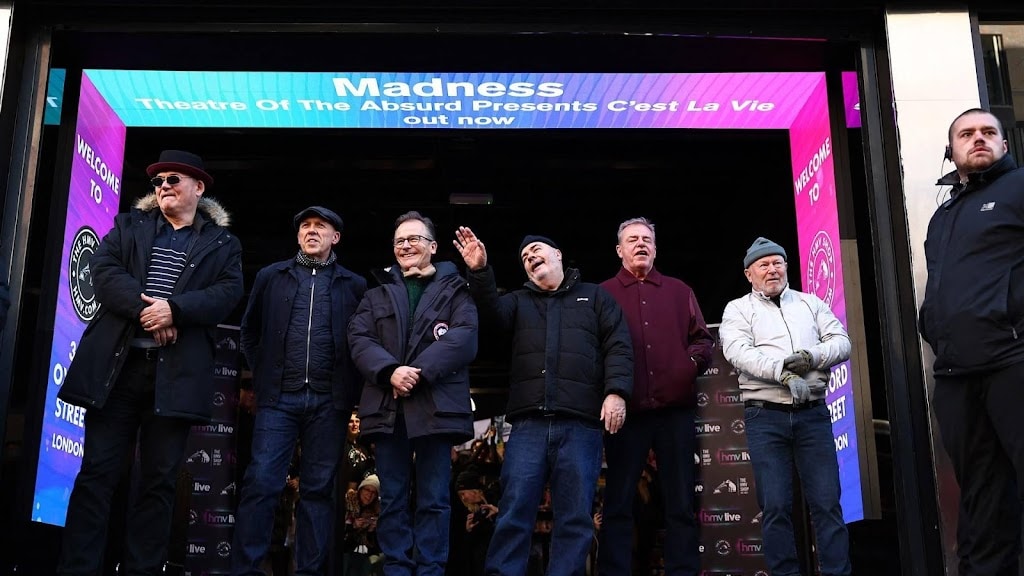 Madness, Son Mieux en Kenny B op Zwarte Cross-podium