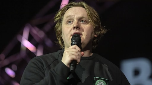 Lewis Capaldi merkt verbetering gezondheid door rustpauze
