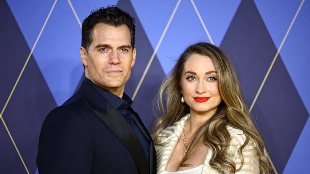 Superman-acteur Henry Cavill verwacht eerste kindje met vriendin