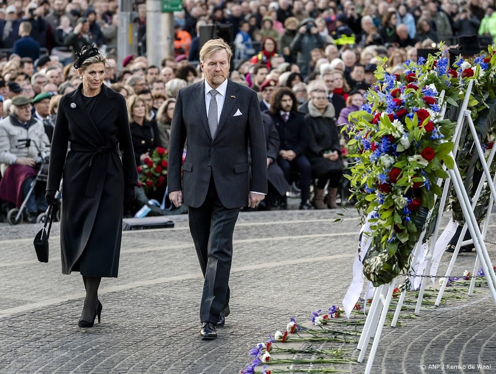 Koningspaar bij Nationale Herdenking en viering van de Bevrijding