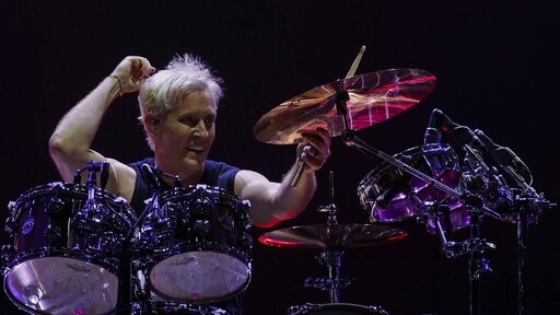 Drummer Josh Freese na twee jaar weer weg bij Foo Fighters