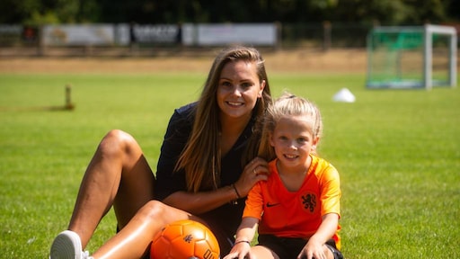 ZIEN: Lieke Martens schittert in reclamespotje