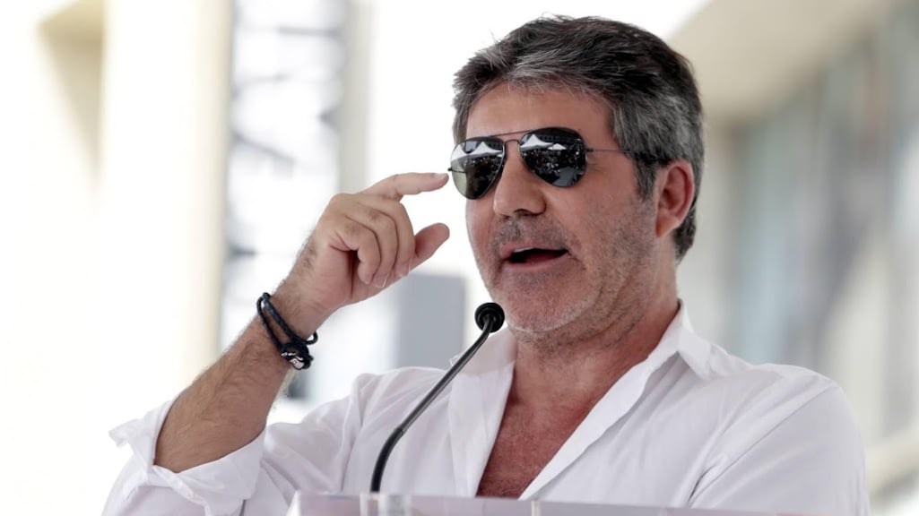 Simon Cowell weer thuis na operatie aan gebroken rug