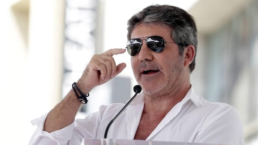 Simon Cowell weer thuis na operatie aan gebroken rug