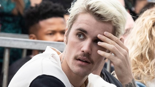 Justin Bieber blikt terug op moeilijke jeugd in emotioneel nummer