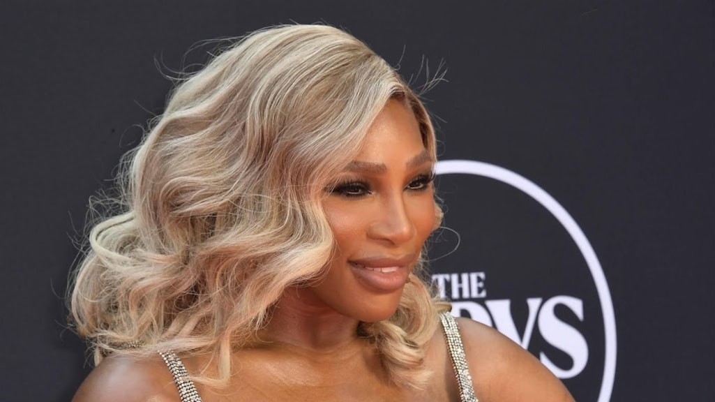 Serena Williams liet cyste uit haar nek verwijderen: 'Bobbel bleef maar groeien'