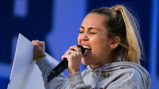Miley Cyrus ontkent zwangerschapsgeruchten