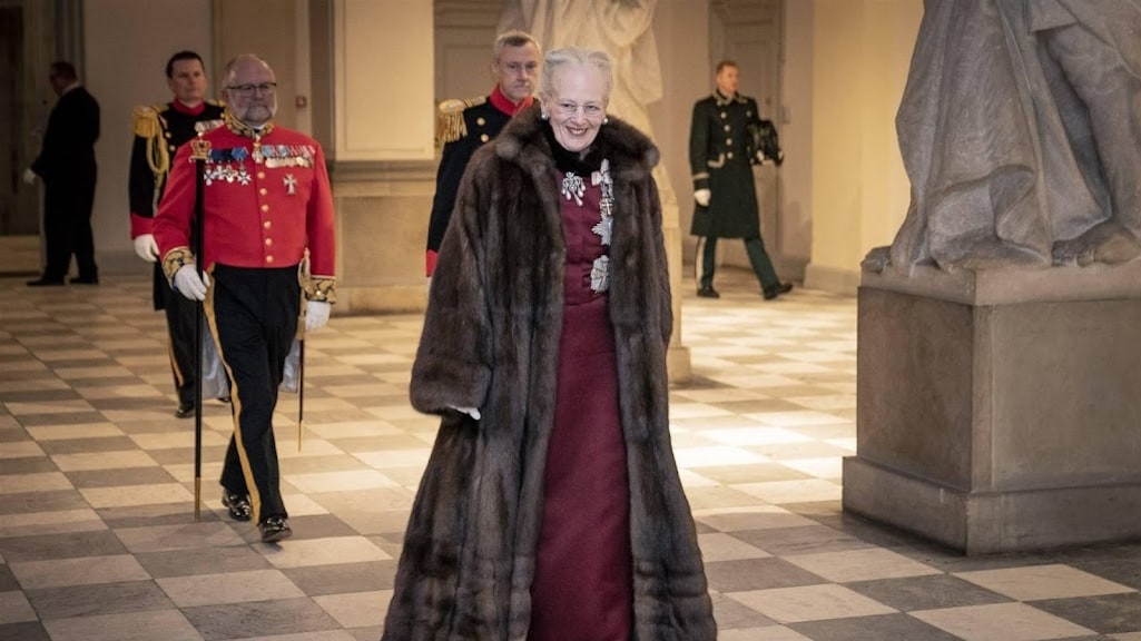 Deense koningin Margrethe zou zich 'mateloos ergeren' aan The Crown