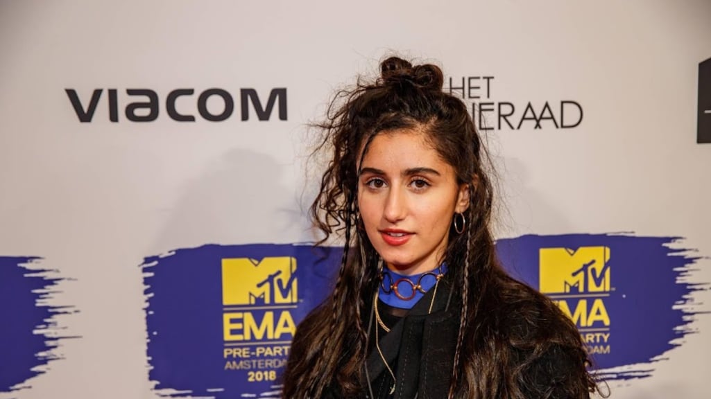 Zangeres Naaz doet aangifte wegens verdwijnen stempas