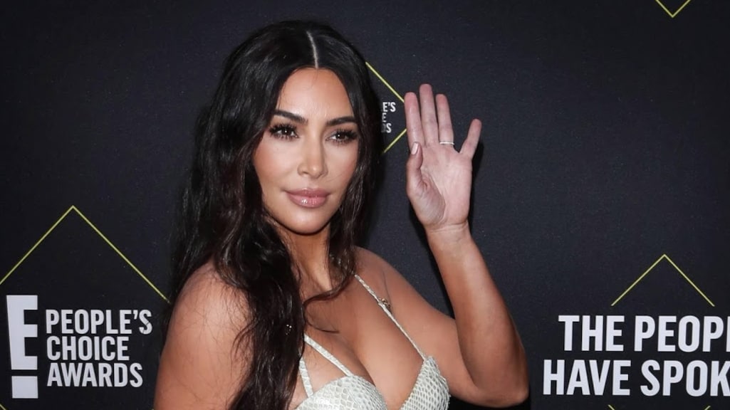 Kim Kardashian koopt iconische outfit Janet Jackson op veiling