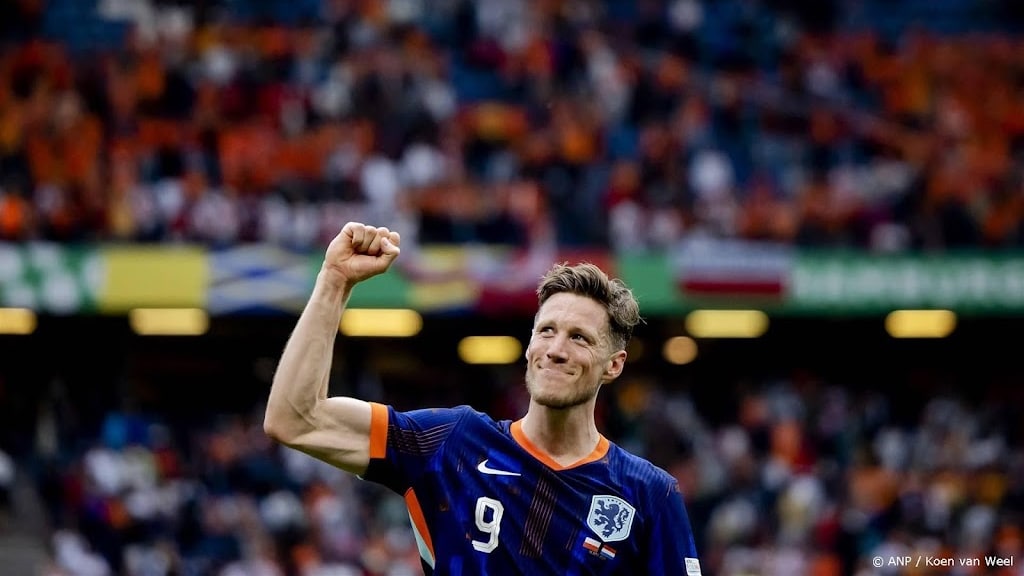 Weghorst belangrijk voor Oranje: 'Met bepaalde overtuigingsdrang'
