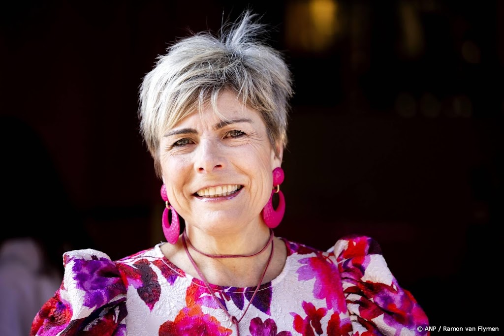 Laurentien arriveert met ouders voor staatsbanket in Amsterdam
