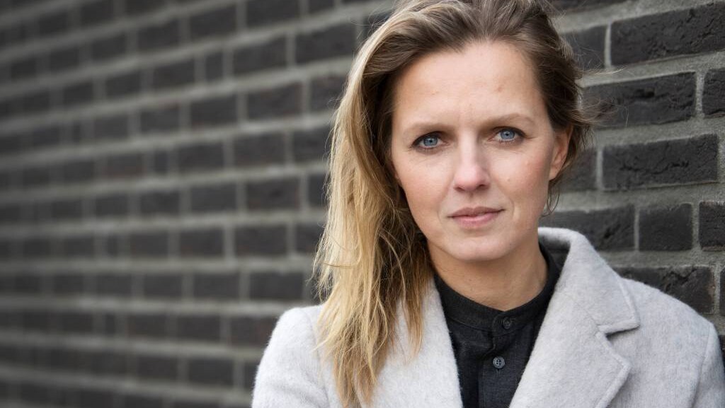 Leonie ter Braak gaat niet aan Johns jasje sjorren