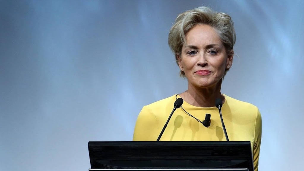 Sharon Stone vraagt volgers kaarsje te branden voor zus