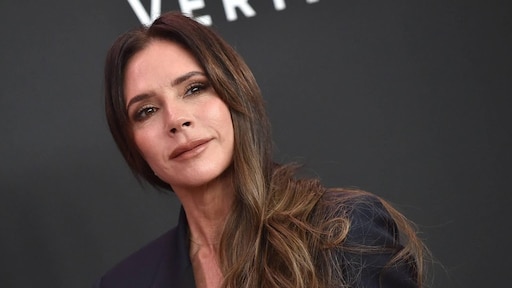 Dit zijn de eerste beelden van de Netflix-serie over Victoria Beckham