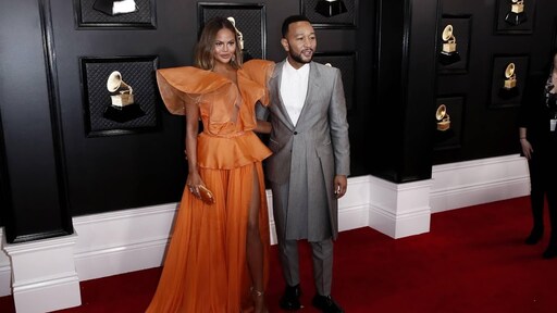 Chrissy Teigen laat voor het eerst van zich horen na miskraam