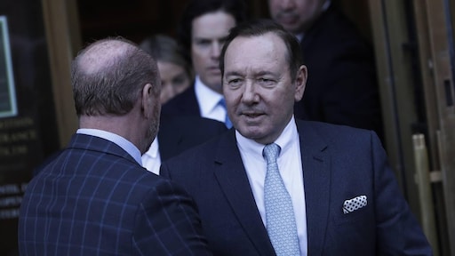 Kevin Spacey blijft seksueel wangedrag ontkennen tijdens rechtszaak
